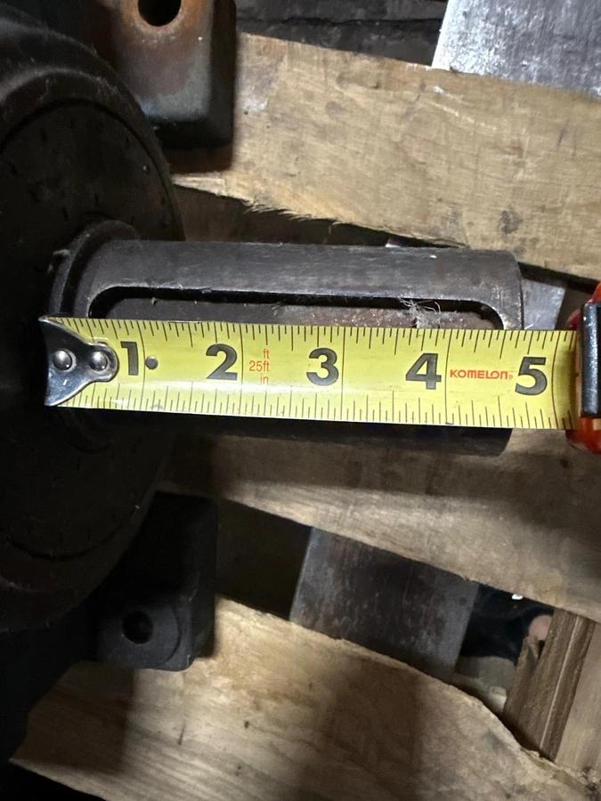 Used SEW-EURODRIVE GEAR REDUCER 2YDF MOD RX107AM256 2.64 RATIO 1860 TORQUE SHAFT LEN