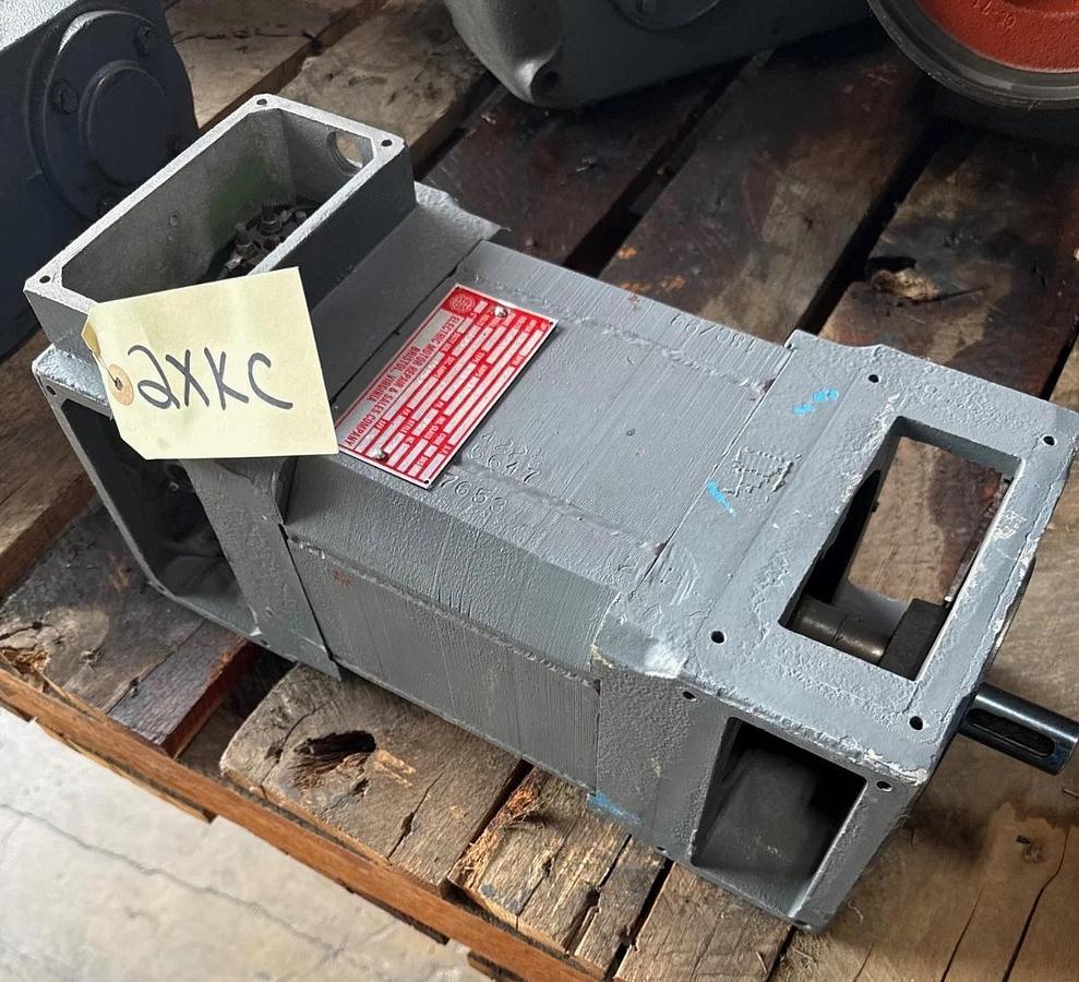 LENZE DC MOTOR 5.25 HP 2XKC 2740 RPM 400 VOLT DC TYPE SHUNT WOUND 16.2 AMP