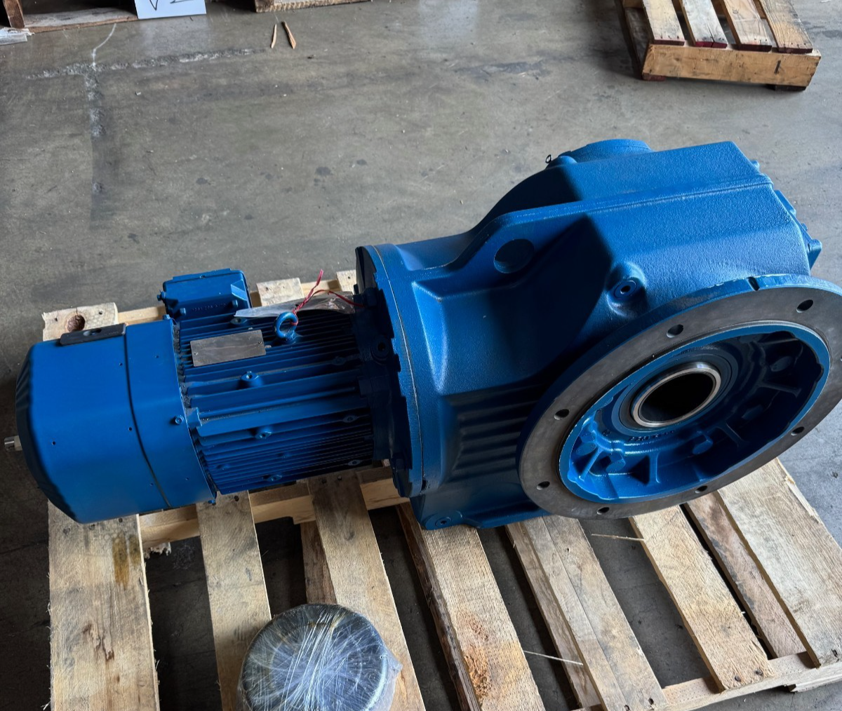 SEW-EURODRIVE GEAR MOTOR WA32 WA49 KHF107 DRS132S4BE11HF/AFQ5/2W 1755- 12 RPM