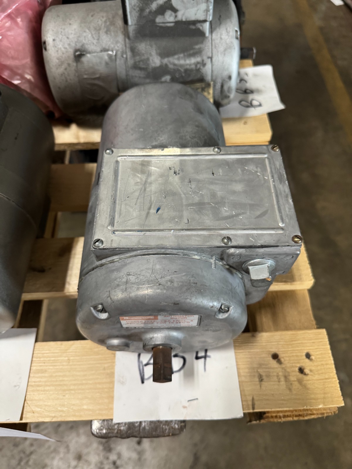 Honeywell Actionator Motor M640A 1020 BB4 120 V 1 PH 23 WATT 15 SEC