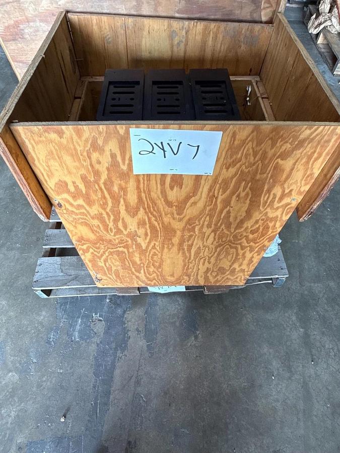 Refurbished Westinghouse 2000 AMP BREAKER PC2000 600 V 3 POLE 50/60 HZ 1600 AMP PLUG 2YV7