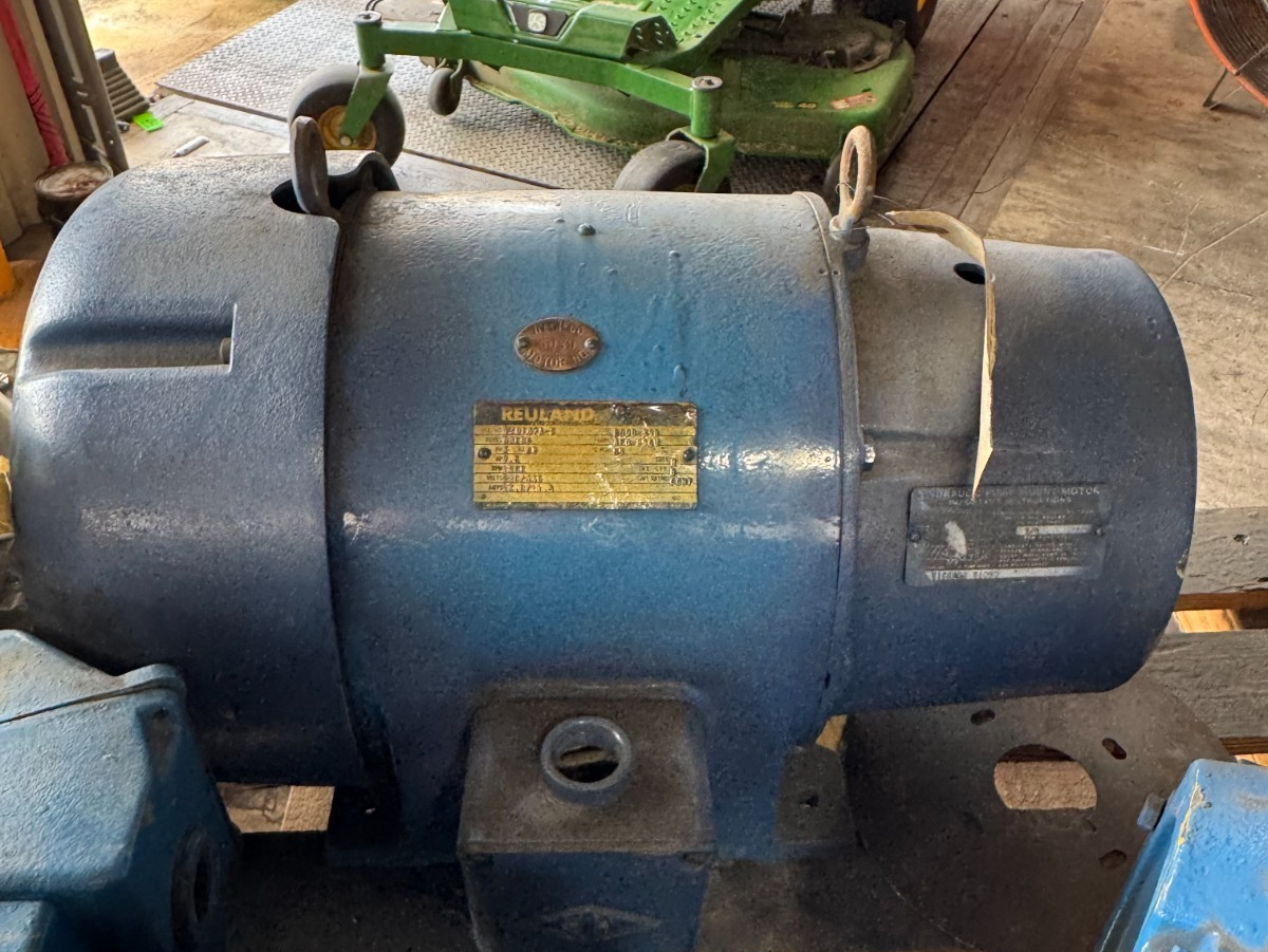 RELIANCE MOTOR MM2 7.5 HP MODEL B3056 1200 RPM 220/440 V 23/11.5 AMP 3 PH FR 256