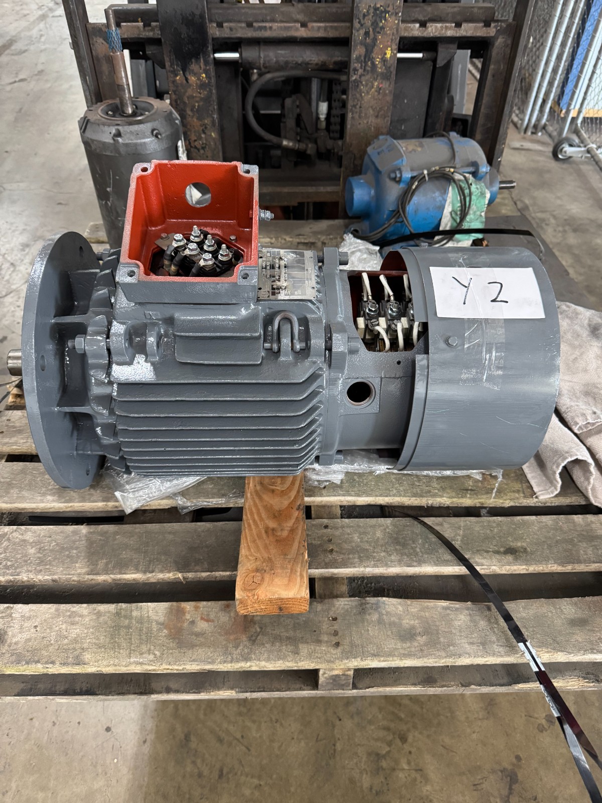 PATAY CRANE MOTOR Y1 Y2 7 HP MODEL FLSB 160M6 B5 1200 RPM 254/440 V 3PH 42/20AMP