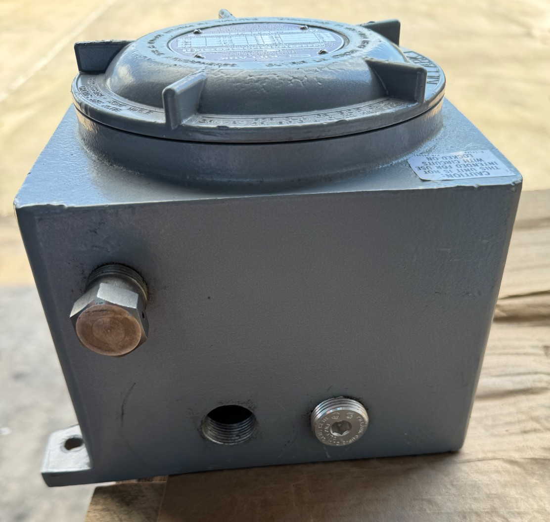 KILLARK EXPLOSION PROOF BREAKER PANEL V45 70 AMP 240 V 1 P 4GCBB-15Q1-15Q1-15Q1-
