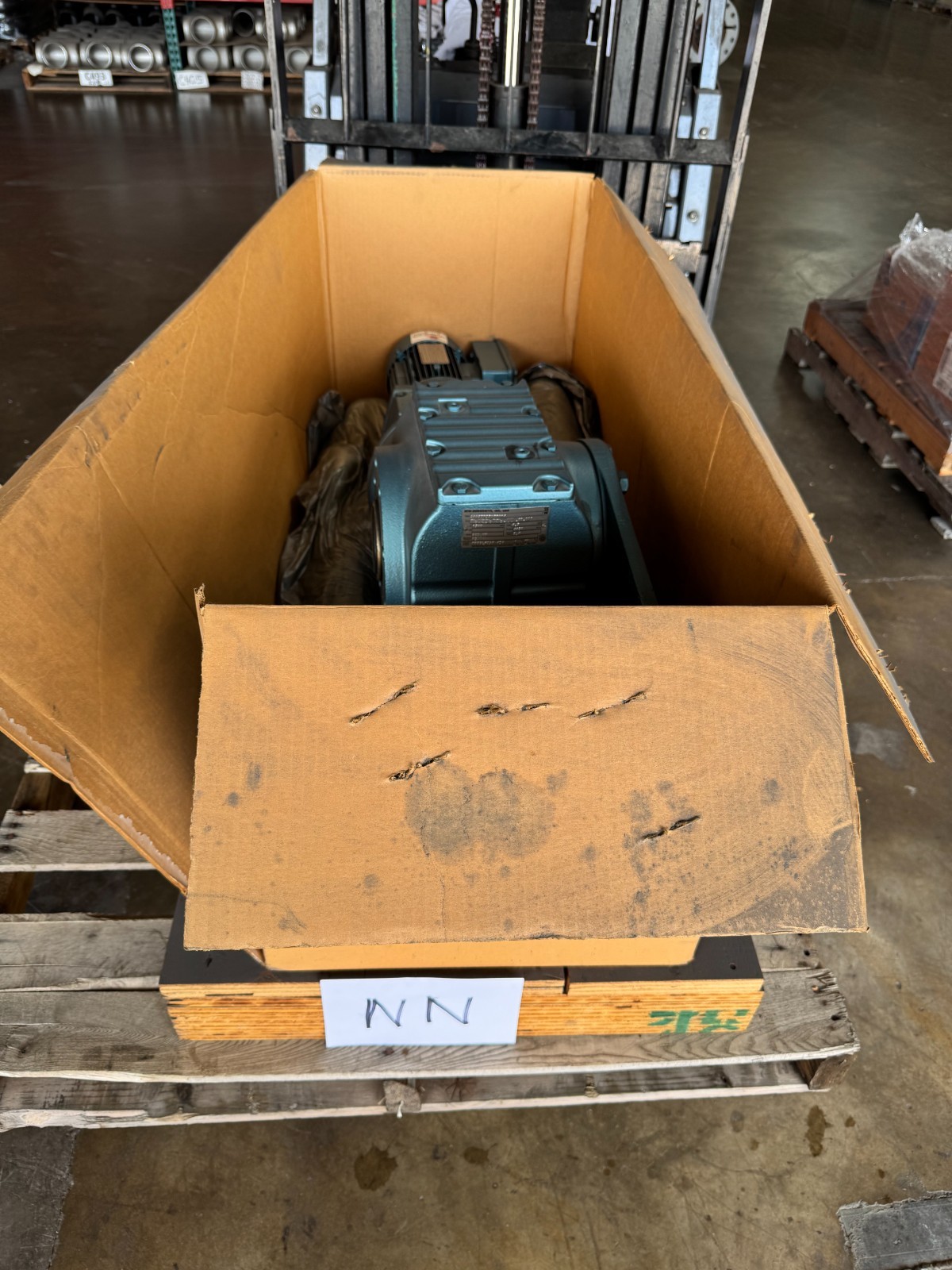SEW-EURODRIVE GEAR MOTOR NN1 1HP MOD DFT80N /SA87TR57DT80N4 1700 RPM IN 6.7 OUT