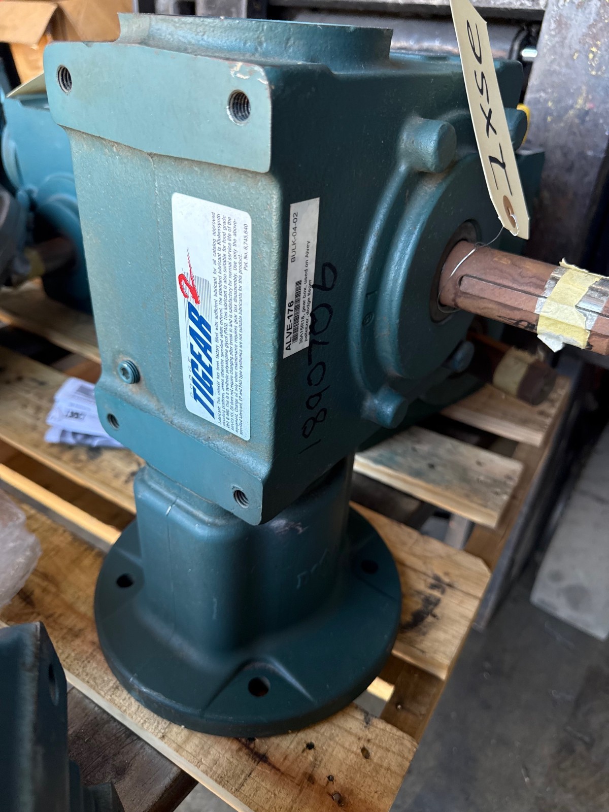 TIGEAR GEAR REDUCER 1XSE MOD 30A15R18 1750 RPM 5 HP MAX TORQUE 2371