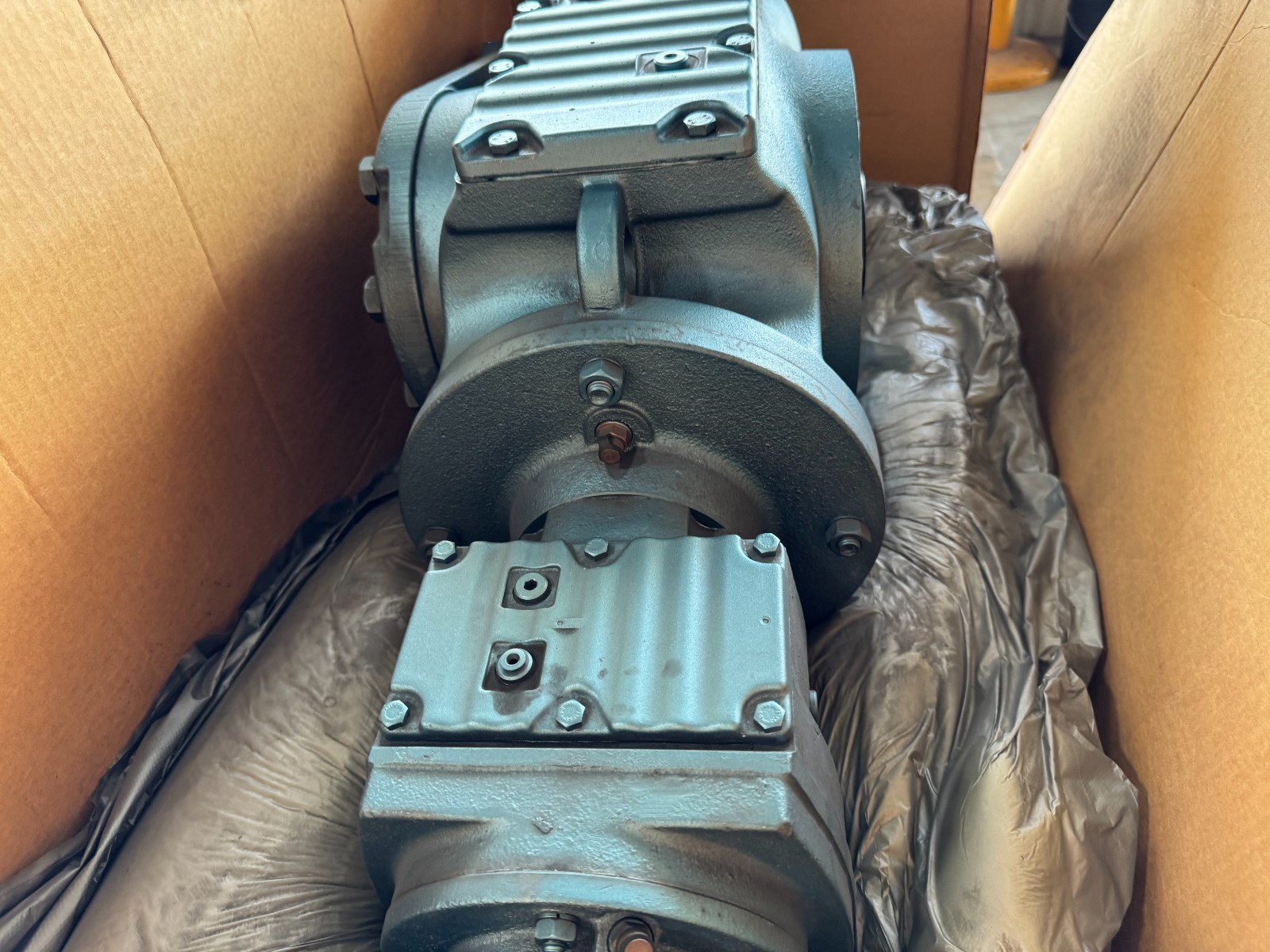 SEW-EURODRIVE GEAR MOTOR NN1 1HP MOD DFT80N /SA87TR57DT80N4 1700 RPM IN 6.7 OUT