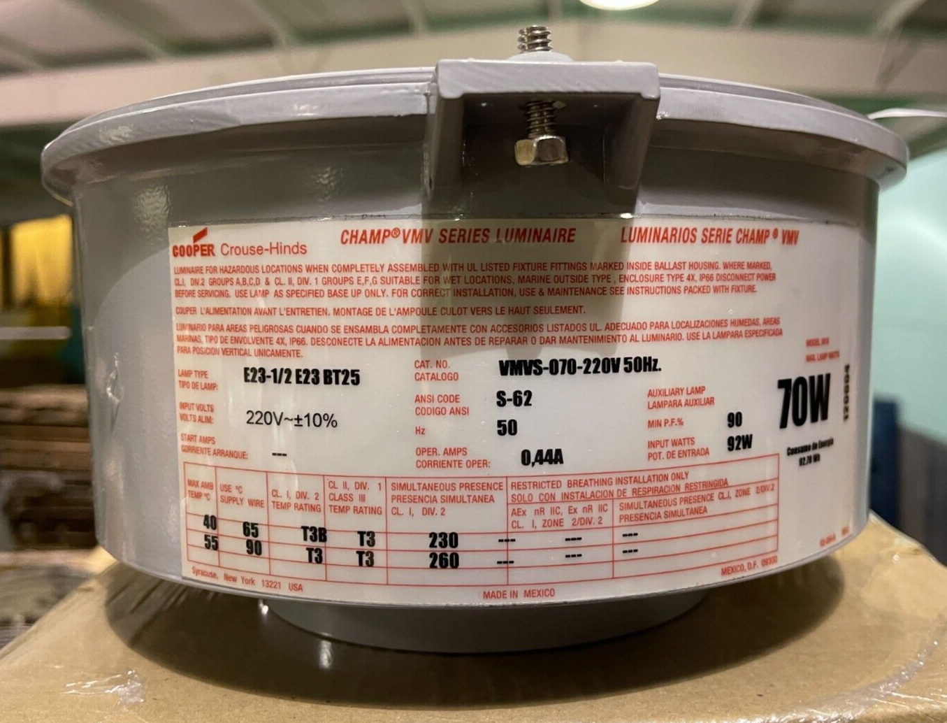 CROUSE HINDS CHAMP SERIES LUMINAIRE FOR HAZARDOUS LOCATIONS VMVS070-220-50