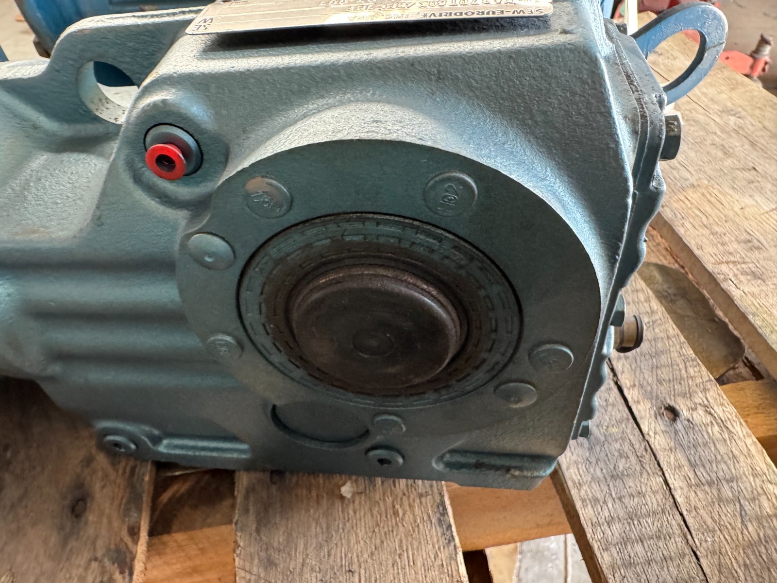SEW-EURODRIVE GEAR MOTOR VV4 3/4HP DFT80K4BMG1HF/KA37DT80K4BMG1HF 1700 IN 34 OUT
