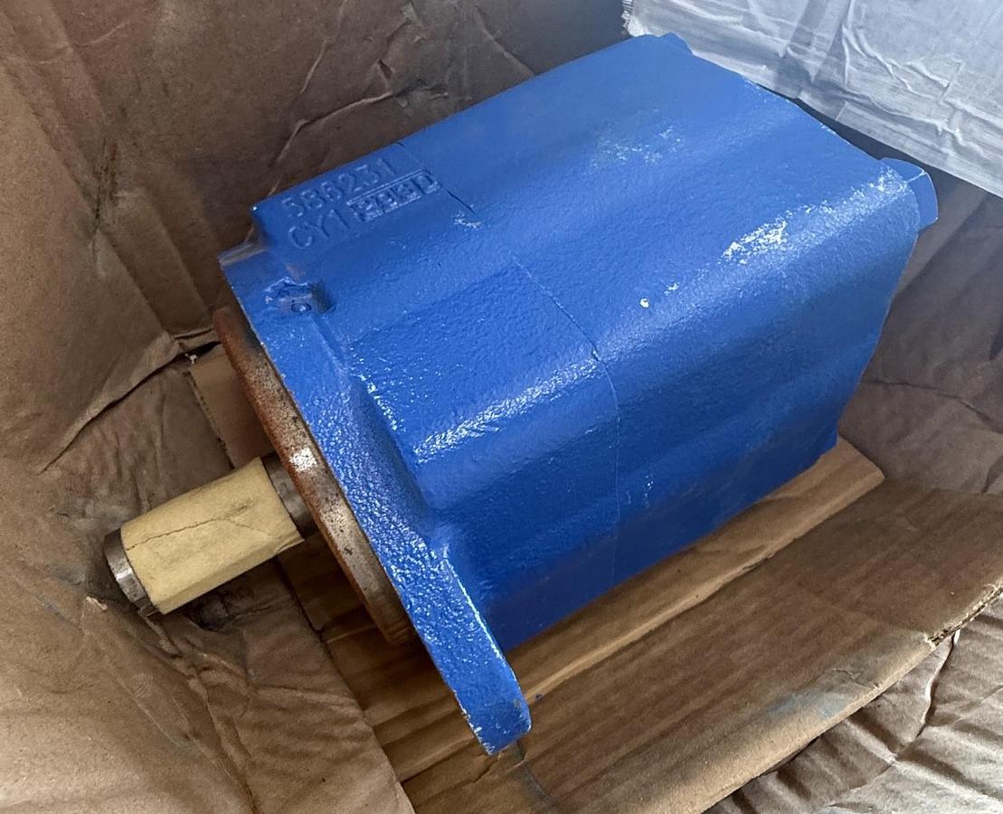EATON VICKERS MODEL 02-137124-335 / 25AIC22R  Hydraulic Single Vane Pump 