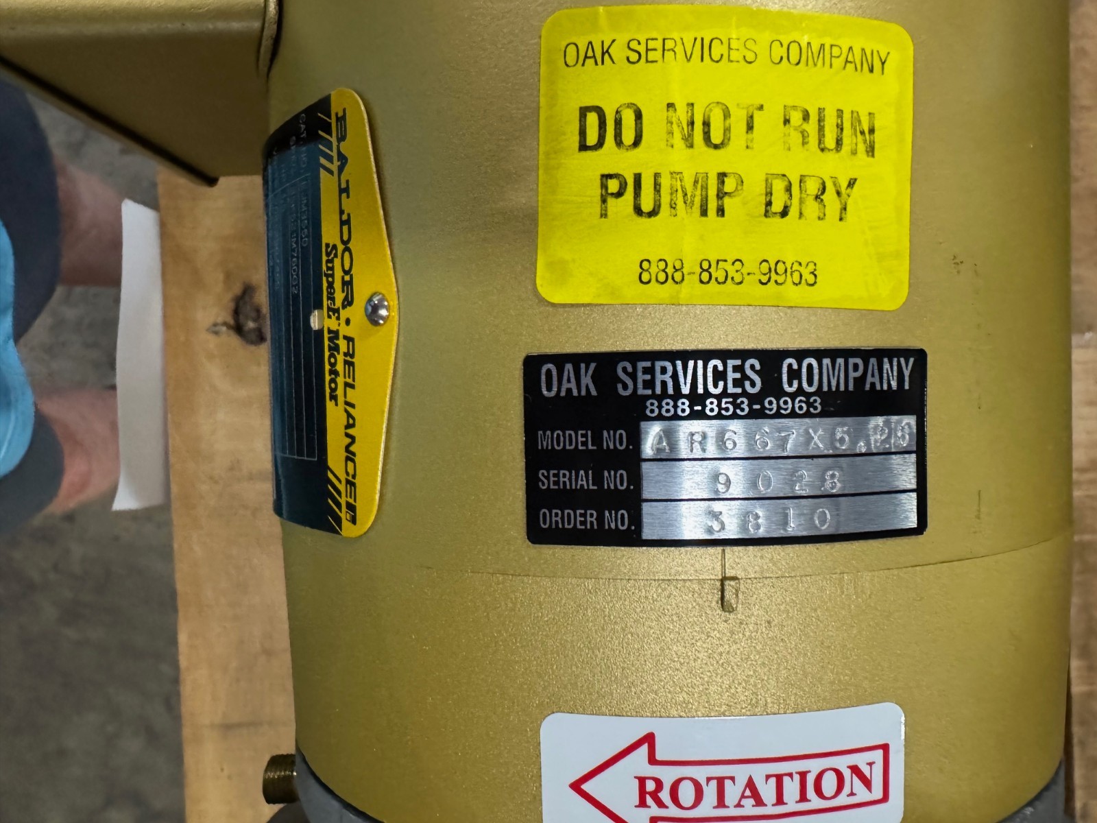 OAK SERVICES CONDENSATE PUMP VA12 MODEL AR667 X 5,P,6 SER 9028 1.5" THD SS BODY