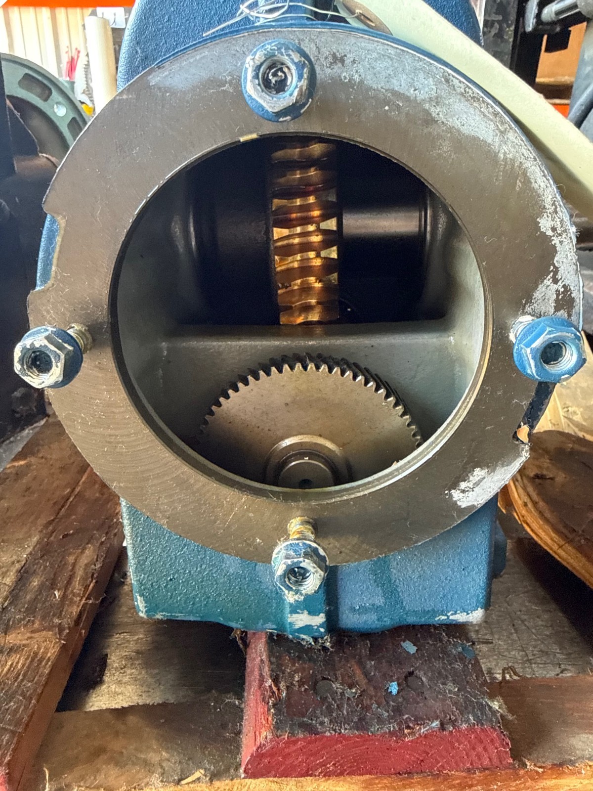 SEW-EURODRIVE GEAR REDUCER 1XWH MOD S67/DRN90S4/DH 1762 TO 17 RPM 1.3" STEM DIAM