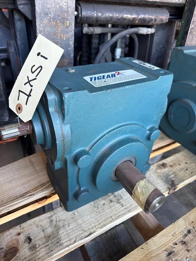TIGEAR GEAR REDUCER 1XTG 1XSI 1XSF MODEL 35S20R 1750 RPM 5.79 HP RATIO 20 TO 1