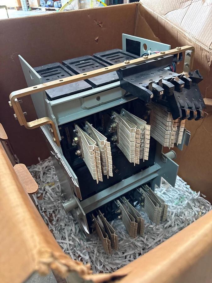Refurbished WESTINGHOUSE 2000 AMP BREAKER MODEL PC3200FCSN 2YV9 FRAME 3P W/DRAWOUT