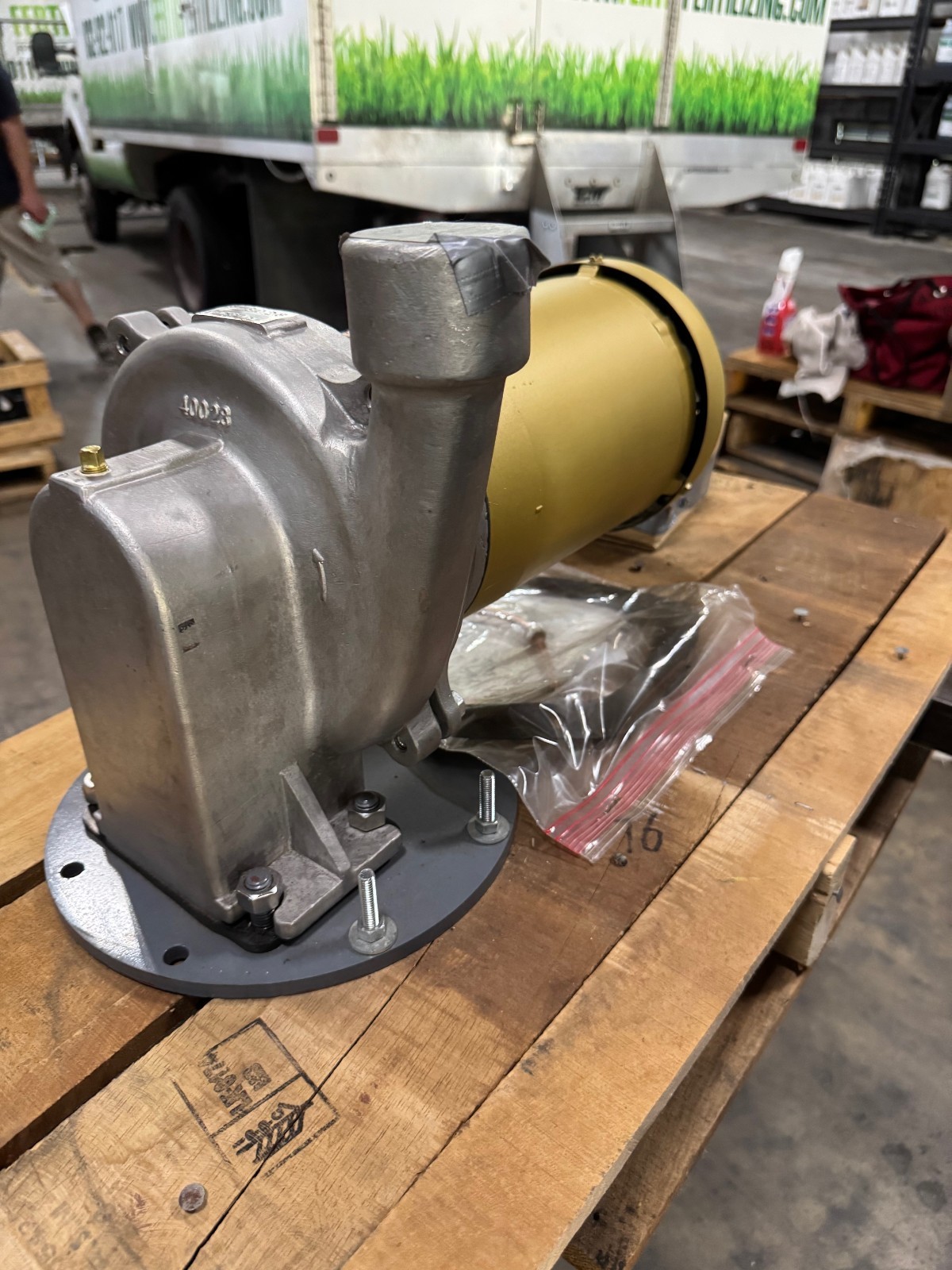 OAK SERVICES CONDENSATE PUMP VA12 MODEL AR667 X 5,P,6 SER 9028 1.5" THD SS BODY