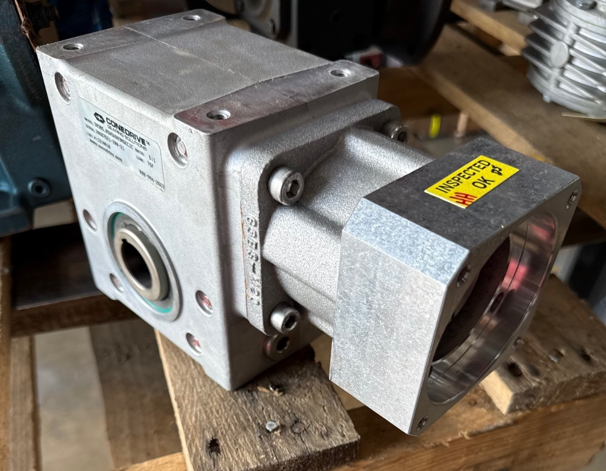 CONEDRIVE GEAR REDUCER 1XQE MODEL SO305.0SWSAD03MGKCJZ 1750 RPM 5 TO 1 RATIO