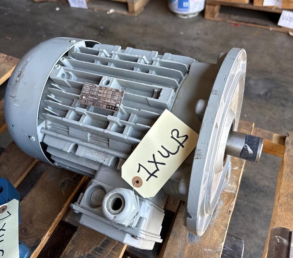 C.E.P. ELECTRIC MOTOR 6 HP MODEL 3SB8 NOM4 1XUB RPM 230/460V 3 PH 5.5/6.4 AMP