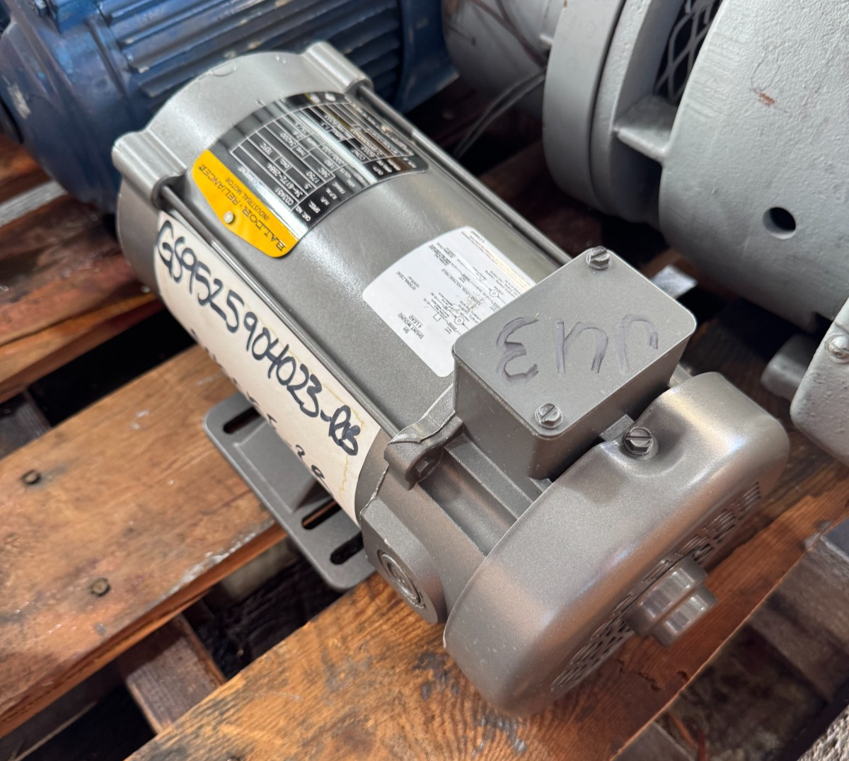 BALDOR DC MOTOR UU3 1/2 HP  CD3451 1750 RPM 180 VDC 2.6/.25/.5AMP 3 PH FR 56C