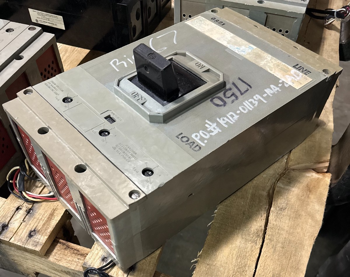 Refurbished ITE 1200 AMP BREAKER 2YU9 MODEL HP3-M1200 TYPE ETM 1200 AMP SHUNT TRIP NO. FRAME