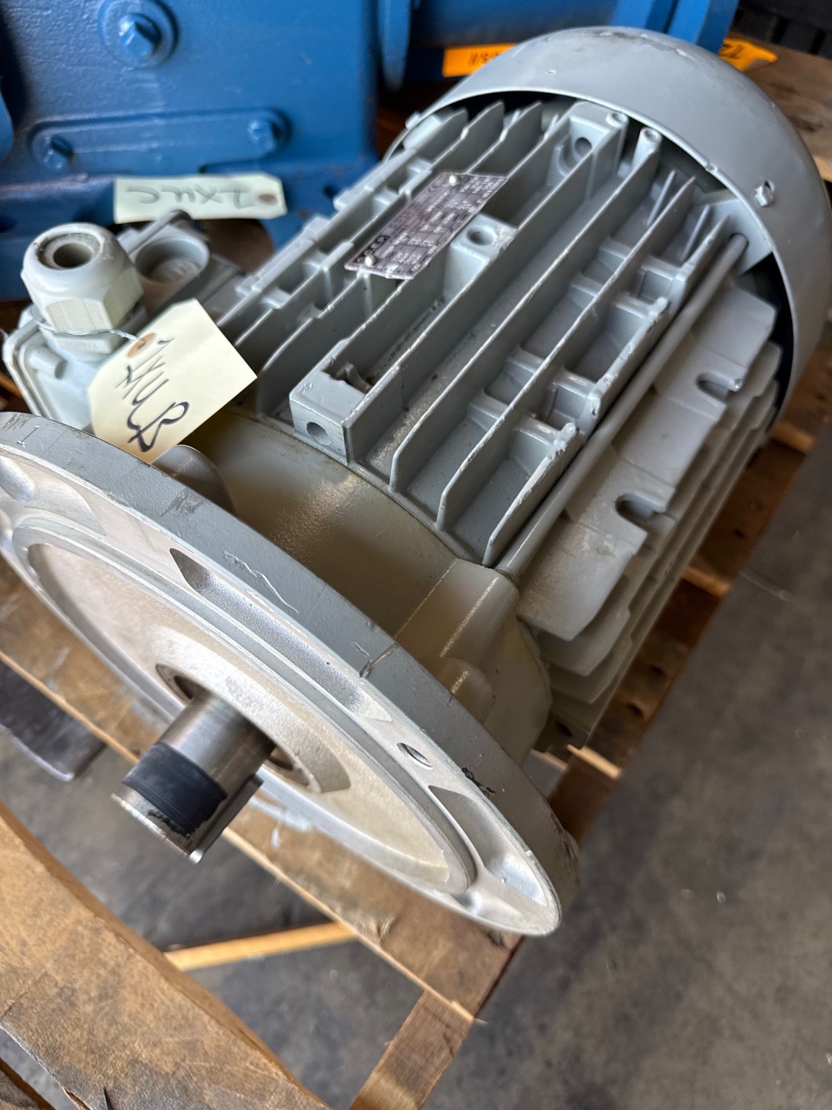 C.E.P. ELECTRIC MOTOR 6 HP MODEL 3SB8 NOM4 1XUB RPM 230/460V 3 PH 5.5/6.4 AMP