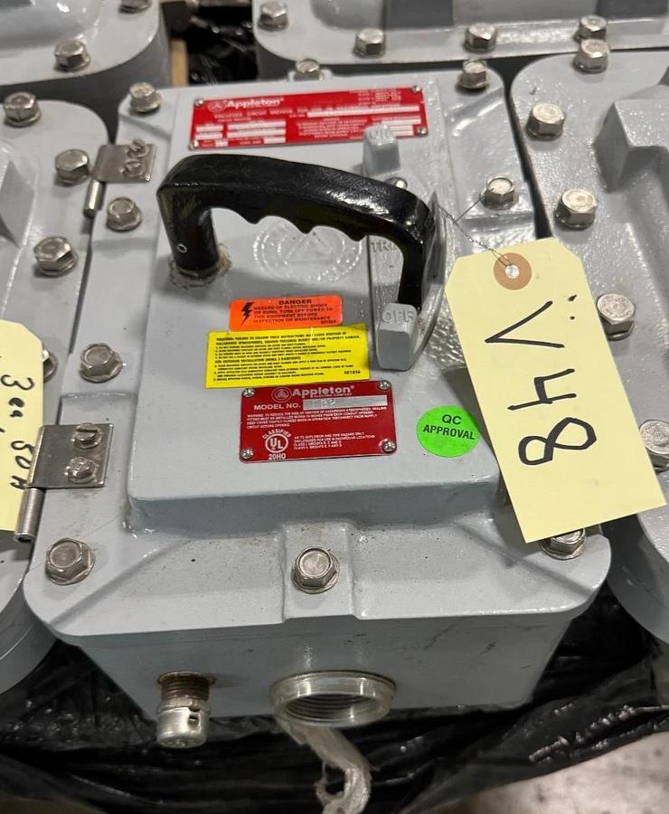 APPLETON EXPLOSION PROOF BREAKER V48 150 AMP 600 V 3 POLE 3 PH EB2EH3W150