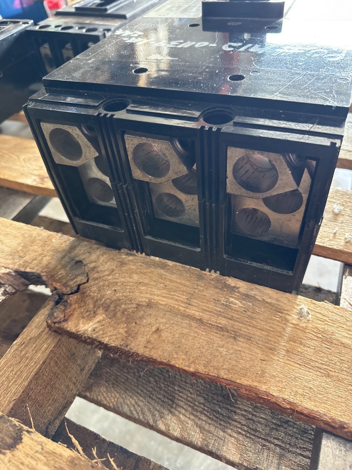 Refurbished WESTINGHOUSE SELTRONIC 1200 AMP 600 V BREAKER HNC31200F FRAME HNC 1200A 2YU1 2