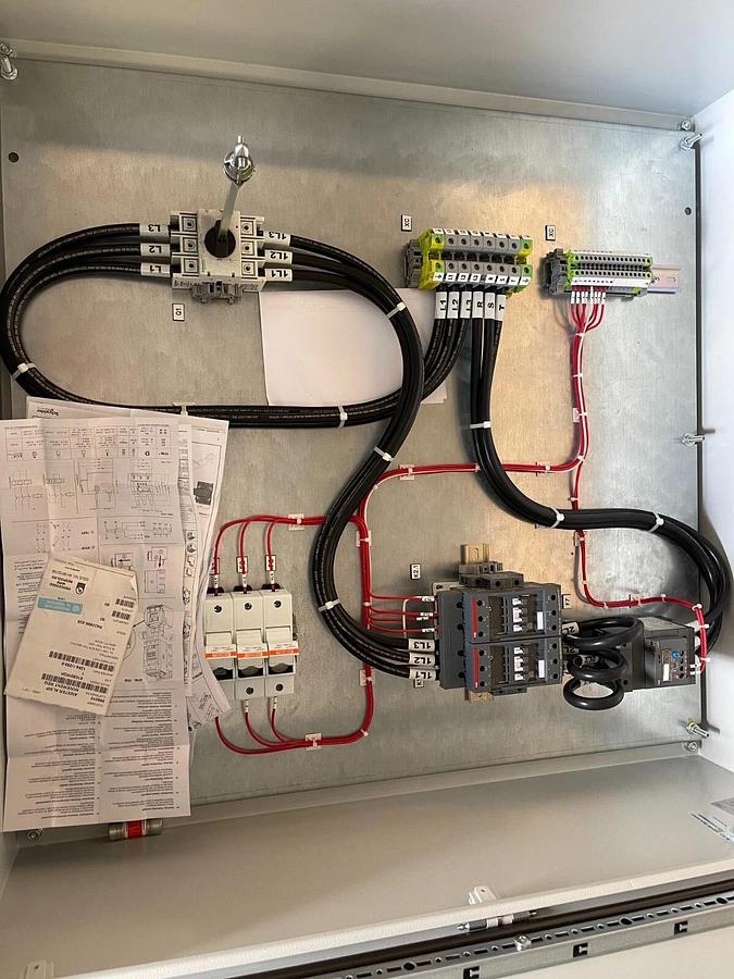 AUMA 800 Amp MOTOR Starter 35" X 35" X 12" ENCLOSURE AOOO225056 ABB BREAKERS