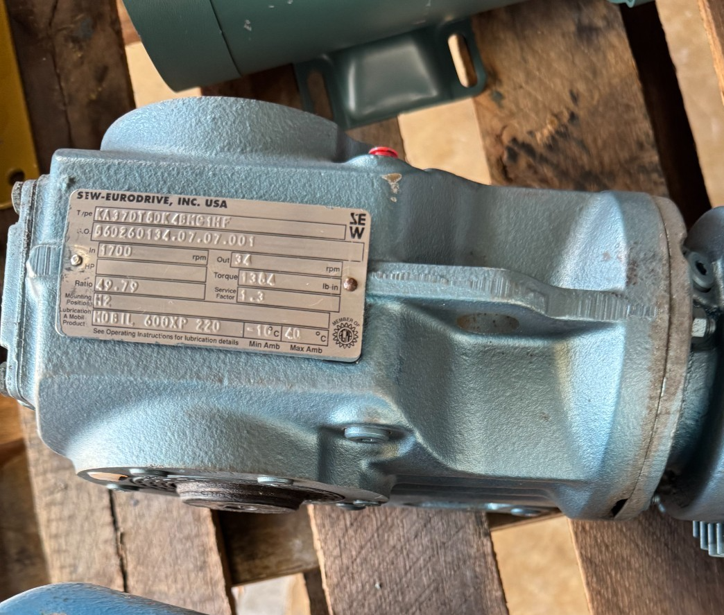 SEW-EURODRIVE GEAR MOTOR VV4 3/4HP DFT80K4BMG1HF/KA37DT80K4BMG1HF 1700 IN 34 OUT