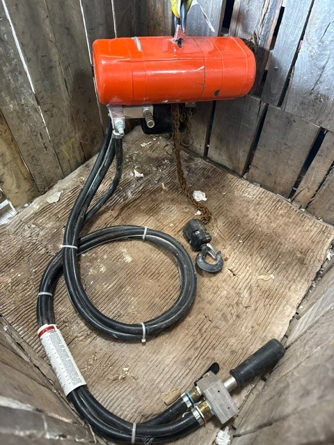 Used Shopair Pneumatic Hoist 1/2 Ton CM 2YS9