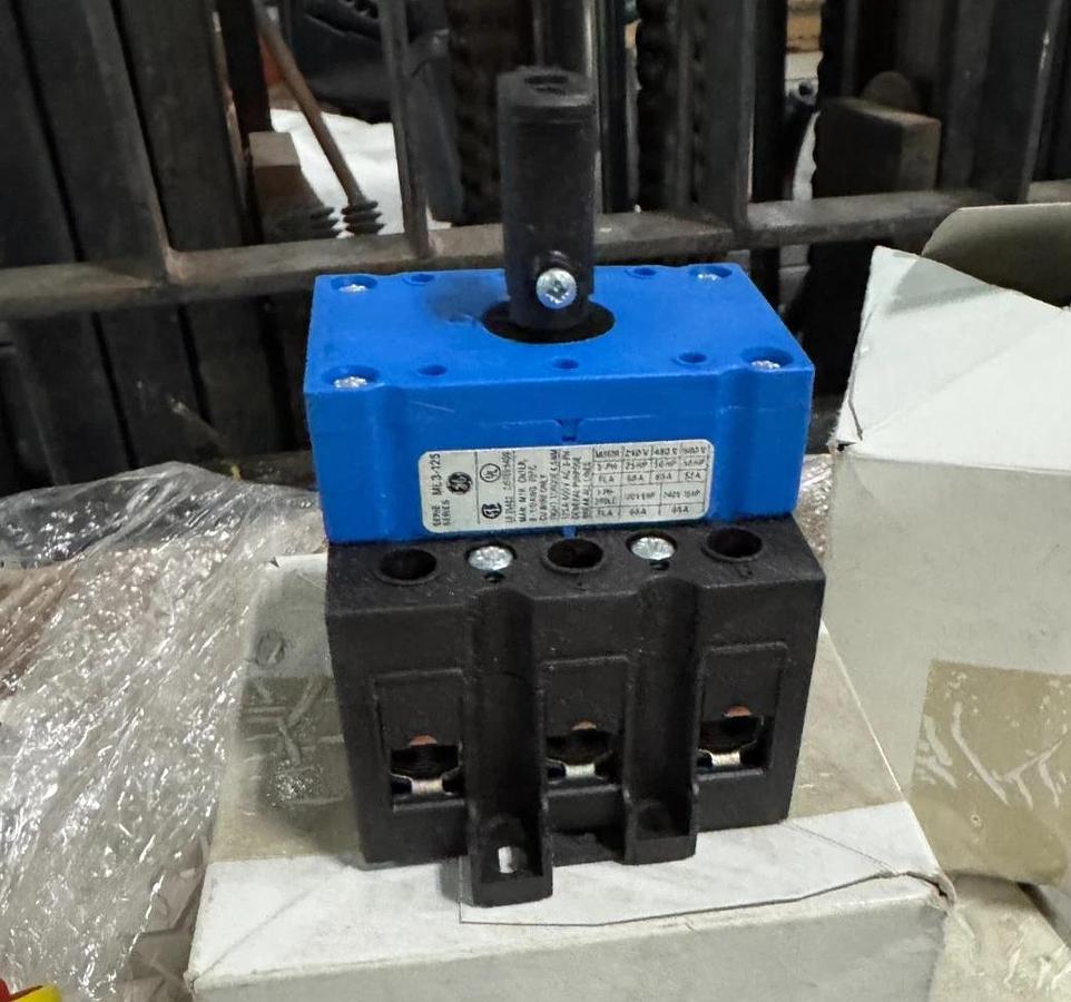GE MANUAL MOTOR CONTROLLER ROTARY SWITCH AD14A ML3-125 240V 480V 600V 68-52 AMP