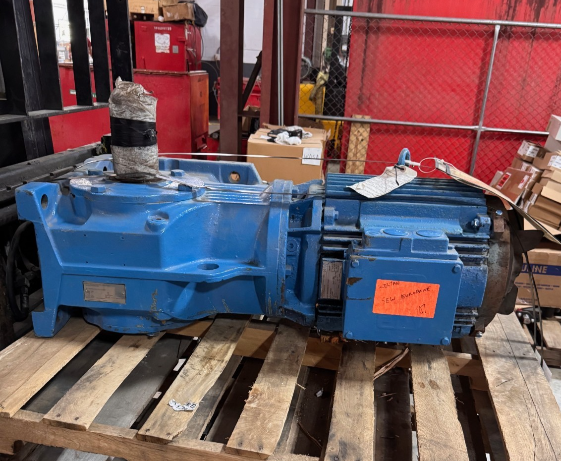 SEW-EURODRIVE GEAR MOTOR 2XF MOD K107DV200L4-KS  1760 TO 177 RPM 40 HP 230/460 V