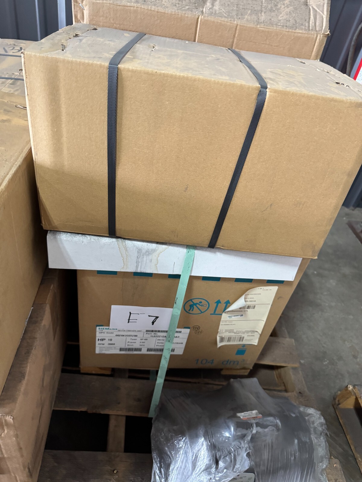 SIEMENS MOTOR E7 10 HP 1LE2212AA214AA3 3600 RPM 208-230/460/380 V 3 PH FR 215T
