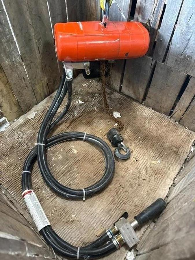 Used Shopair Pneumatic Hoist 1/2 Ton CM 2YS9