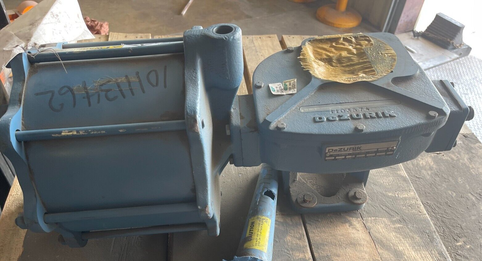 Dezurik Cylinder Operated T-Series Actuator 2094394R001 SIZE 16" 9163477-2