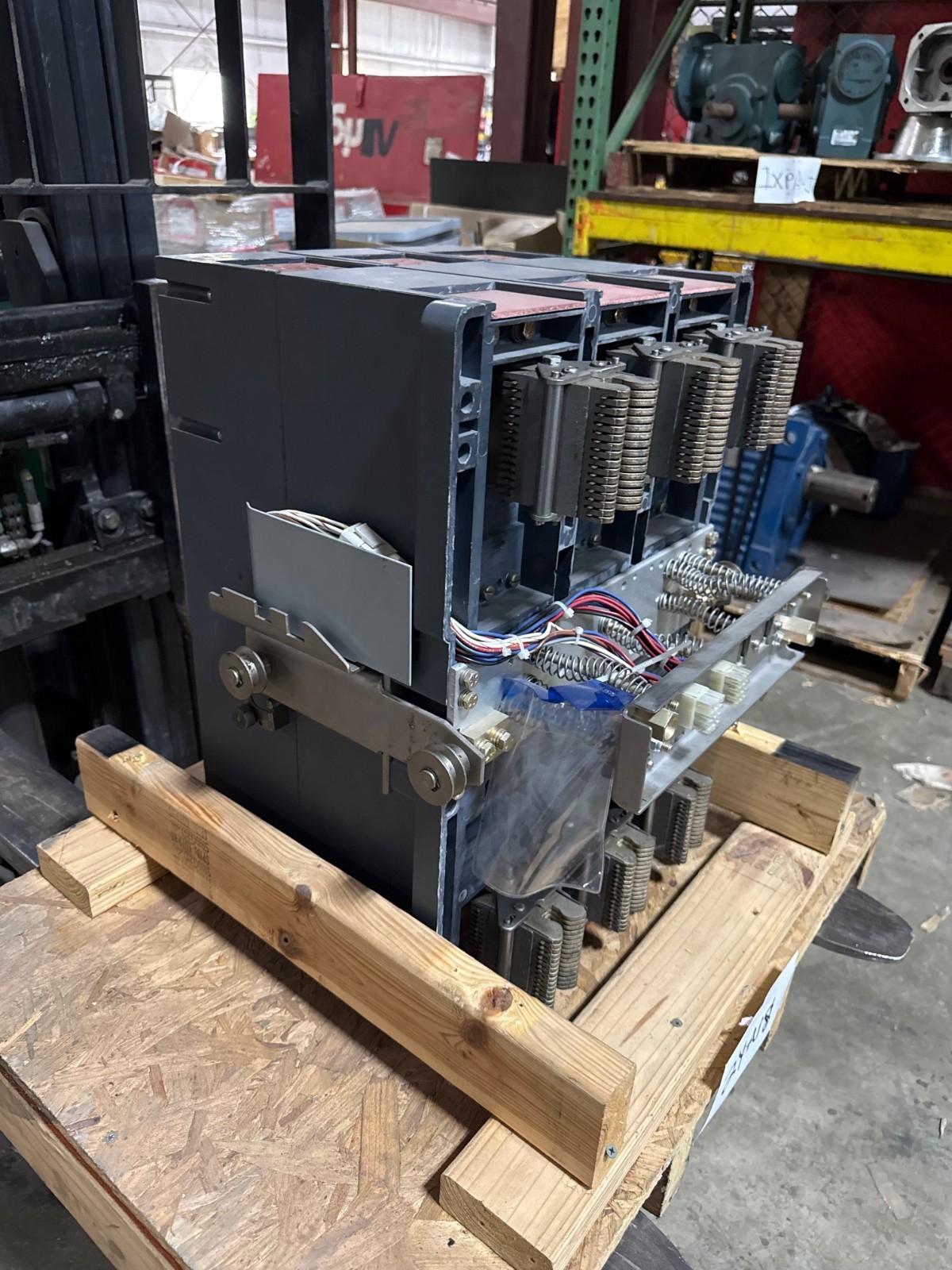 Refurbished BREAKER CUTLER-HAMMER SPB-100 MODEL SPBR330R 3000 AMP BREAKER 3000 AMP TRIP PLUG