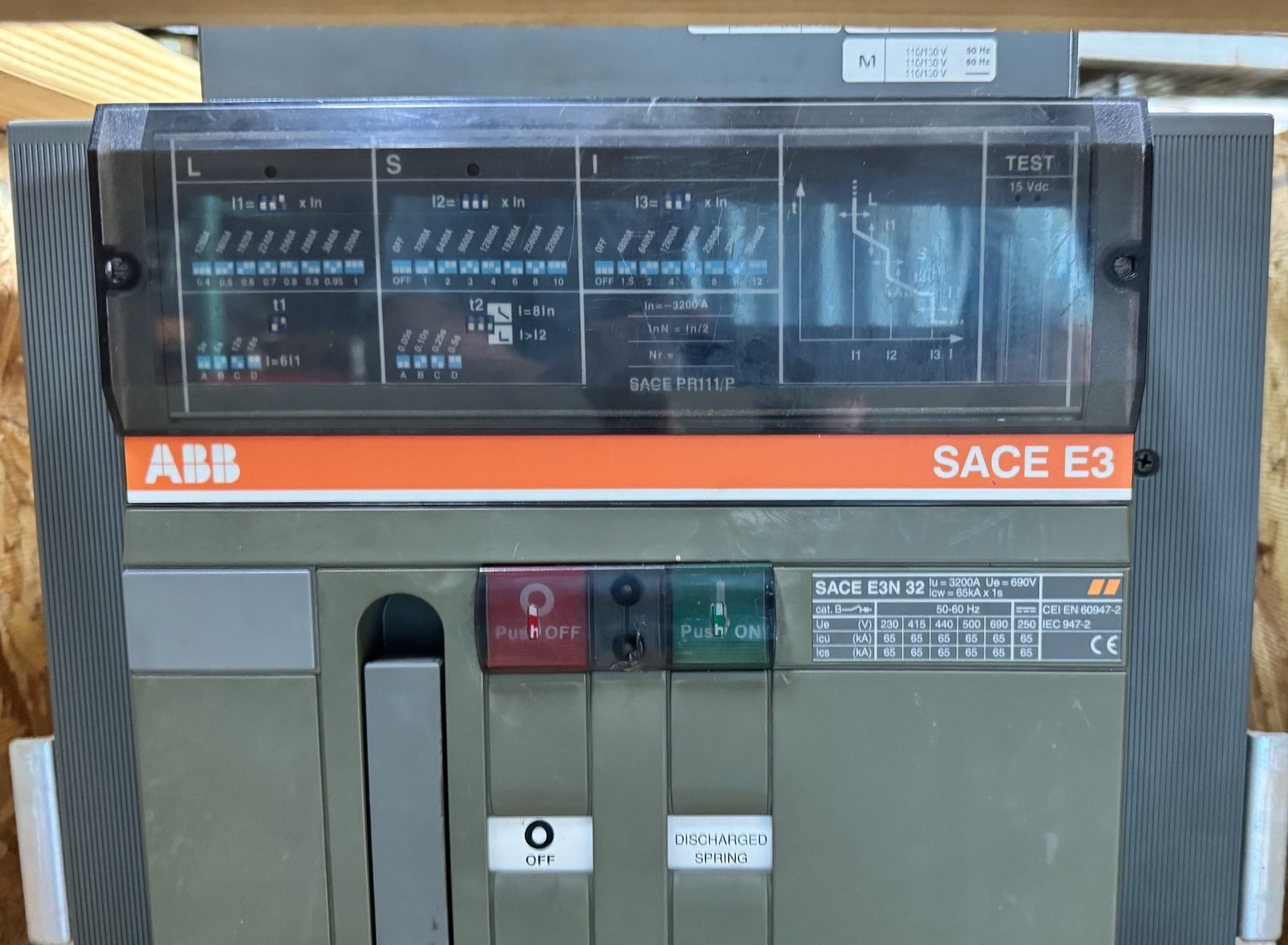 Refurbished ABB 3200 AMP HIGH BREAK AIR BREAKER  2YV4 MODEL SACE E3N 3 POLE 3200 AMP PLUG