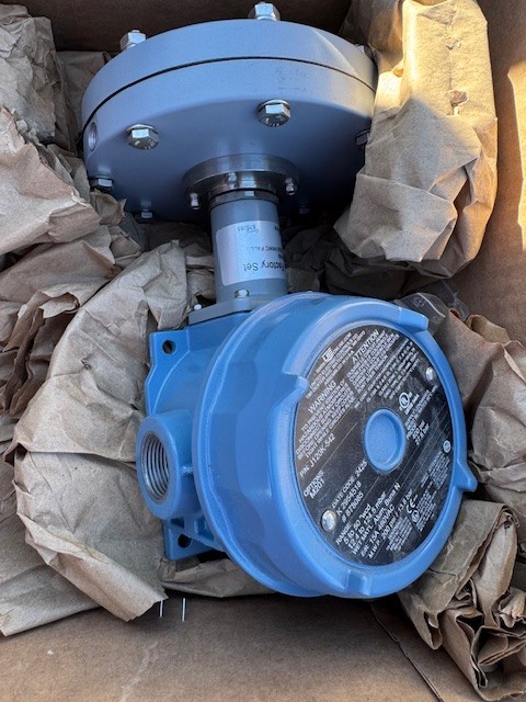 UNITED ELECTRIC TRANSMITTER XC8 MODEL J120K-542 M201 50-5" WCD
