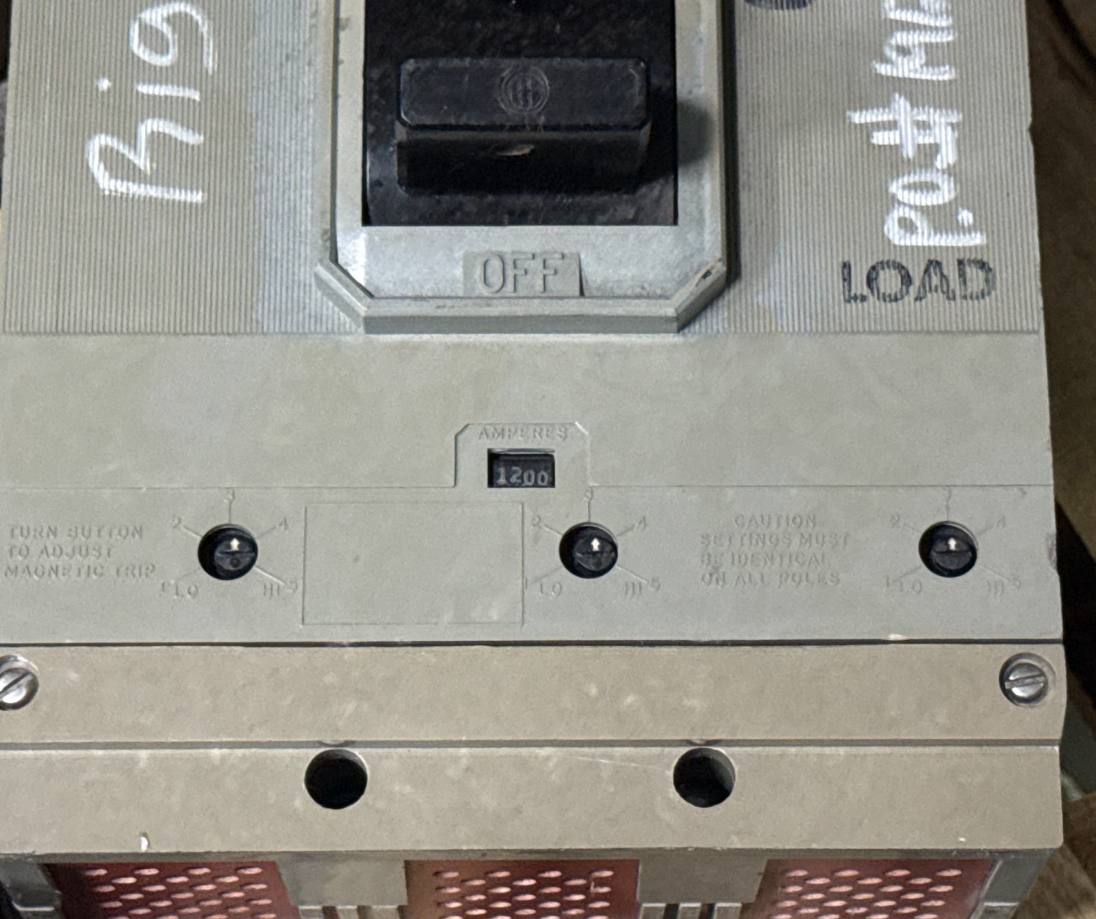 Refurbished ITE 1200 AMP BREAKER 2YU9 MODEL HP3-M1200 TYPE ETM 1200 AMP SHUNT TRIP NO. FRAME