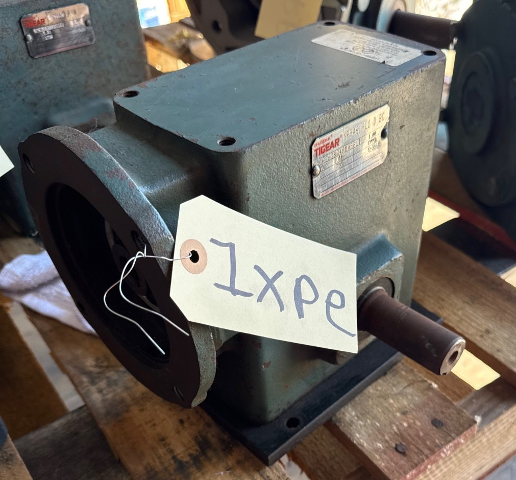 TIGEAR/2 BALDOR GEAR REDUCER 1XPE MOD MR94619LIDBC 1750 RPM 1.01 HP MAX TORQUE 1