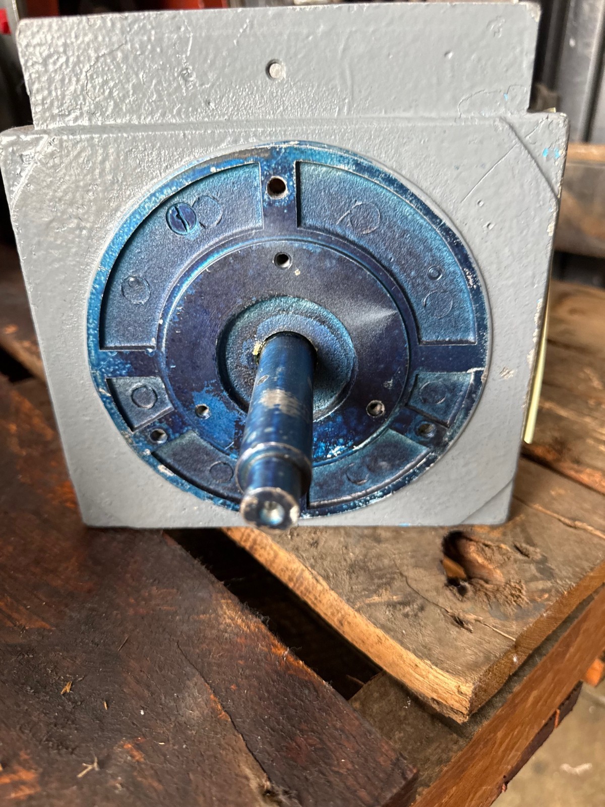 LENZE DC MOTOR 5.25 HP 2XKC 2740 RPM 400 VOLT DC TYPE SHUNT WOUND 16.2 AMP