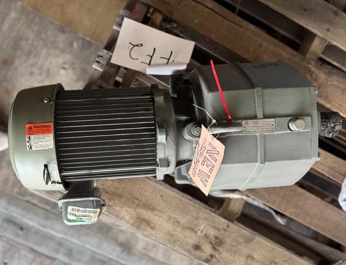 US MOTORS SERIES 2000 Gear Motor FF2MODEL N24S2SB322 5 HP 1750 RPM RATIO 22.4 MT