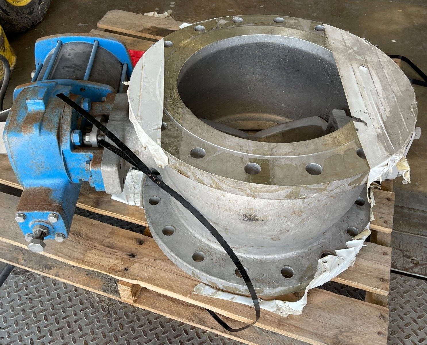 16" 150 FP V PORT CONTROL BALL VALVE 316 SS BODY AND BALL DEZURICK WITH ACTUATOR