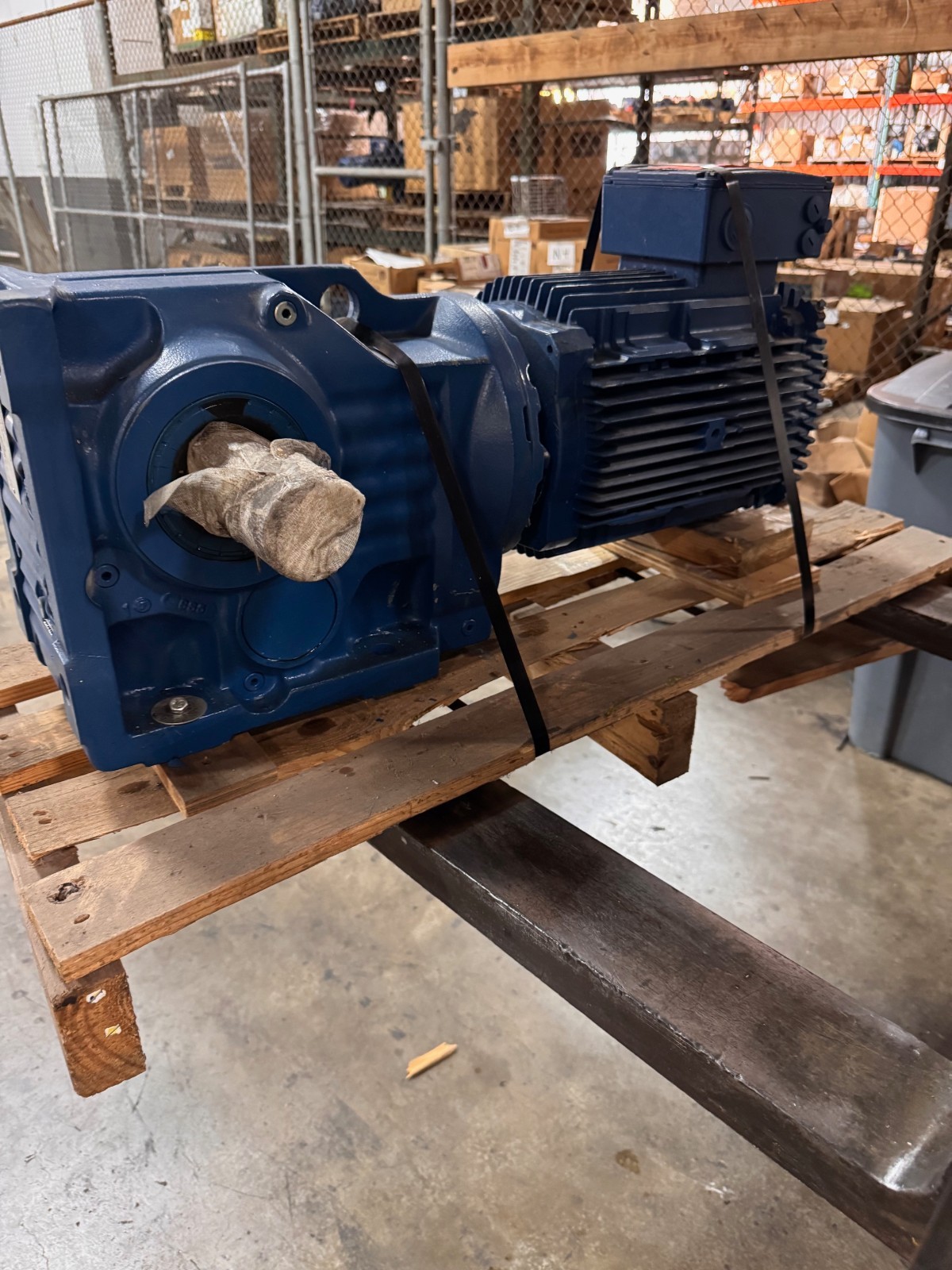 SEW-EURODRIVE GEAR MOTOR 2XD MOD K87DRE160MC4/DH 15 HP 230/460 V 36.5/18,3 AMP