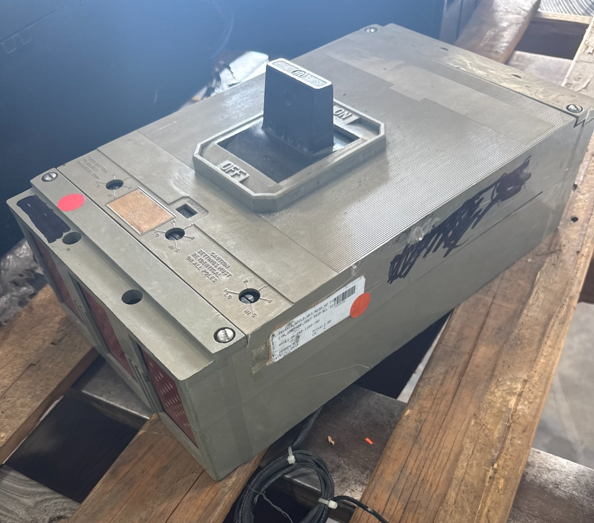 Refurbished ITE 1000 AMP BREAKER MODEL HP3-M100 TYPE ETM 1000 AMP SHUNT TRIP NO. 2YW8