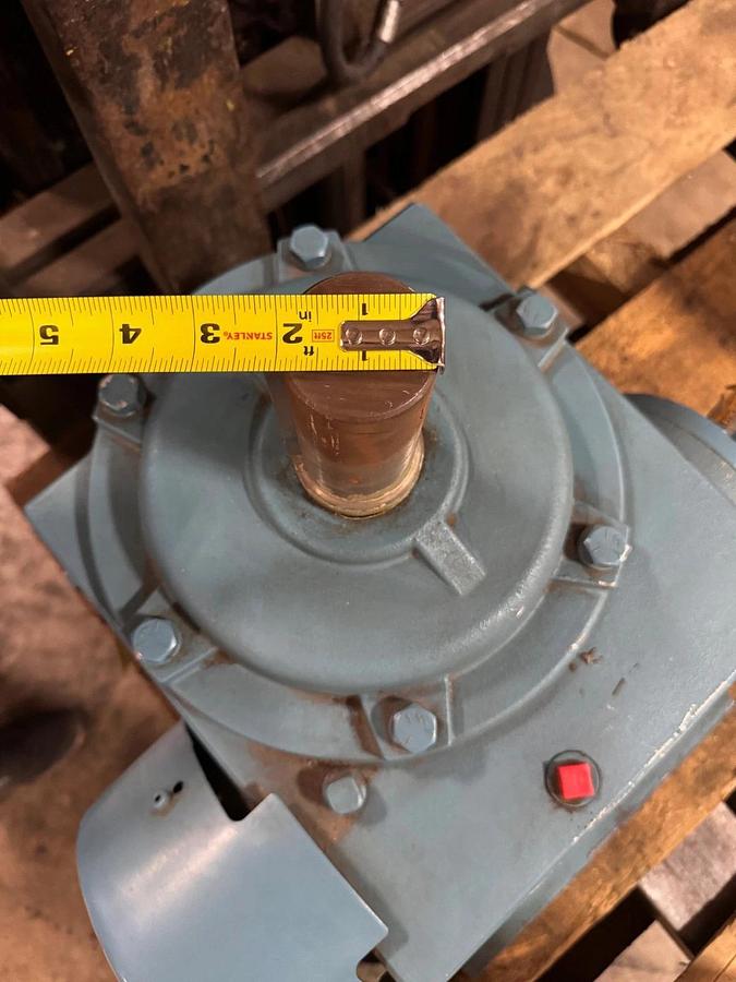 REGAL-BELOIT GEAR REDUCER 1XOB MODEL 500B403/V 10 TO 1 RATIO