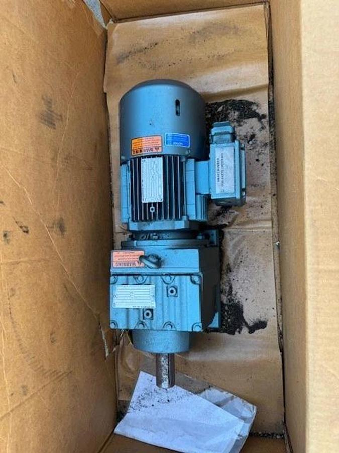SEW-EURODRIVE GEAR MOTOR WA15 27 MOD DFT90S4BHG2HRTHACC4 1740 TO 10 RPM 11/2 HP