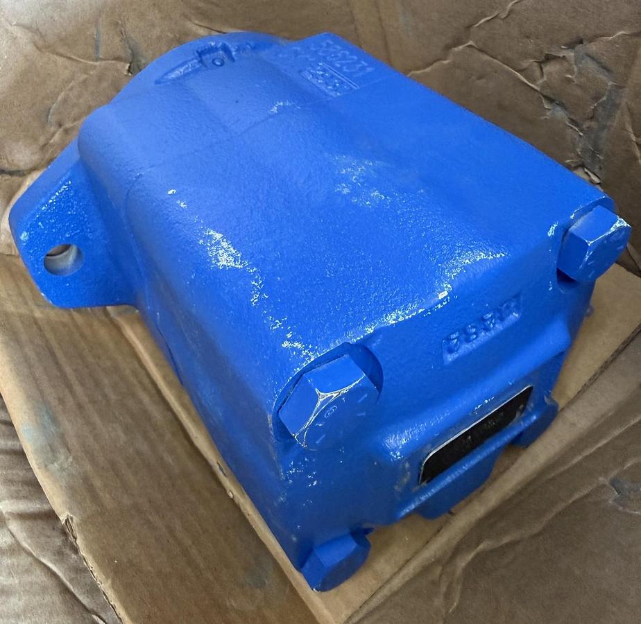 EATON VICKERS MODEL 02-137124-335 / 25AIC22R  Hydraulic Single Vane Pump 