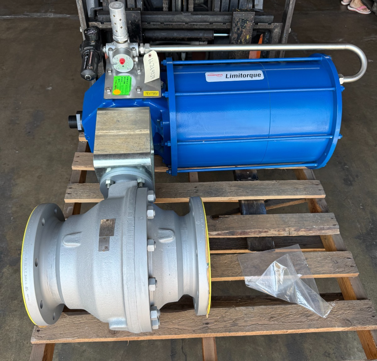 Used ARGUS 8" 150 RF FP BALL VALVE FK76M V2 W LIMITORQUE ACTUATOR LPS-15A-385B-F03-3