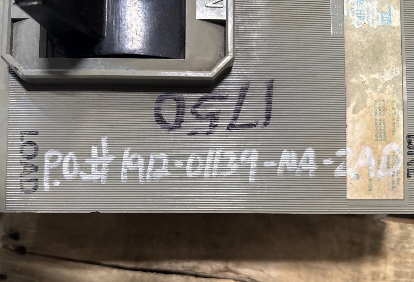 Refurbished ITE 1200 AMP BREAKER 2YU9 MODEL HP3-M1200 TYPE ETM 1200 AMP SHUNT TRIP NO. FRAME