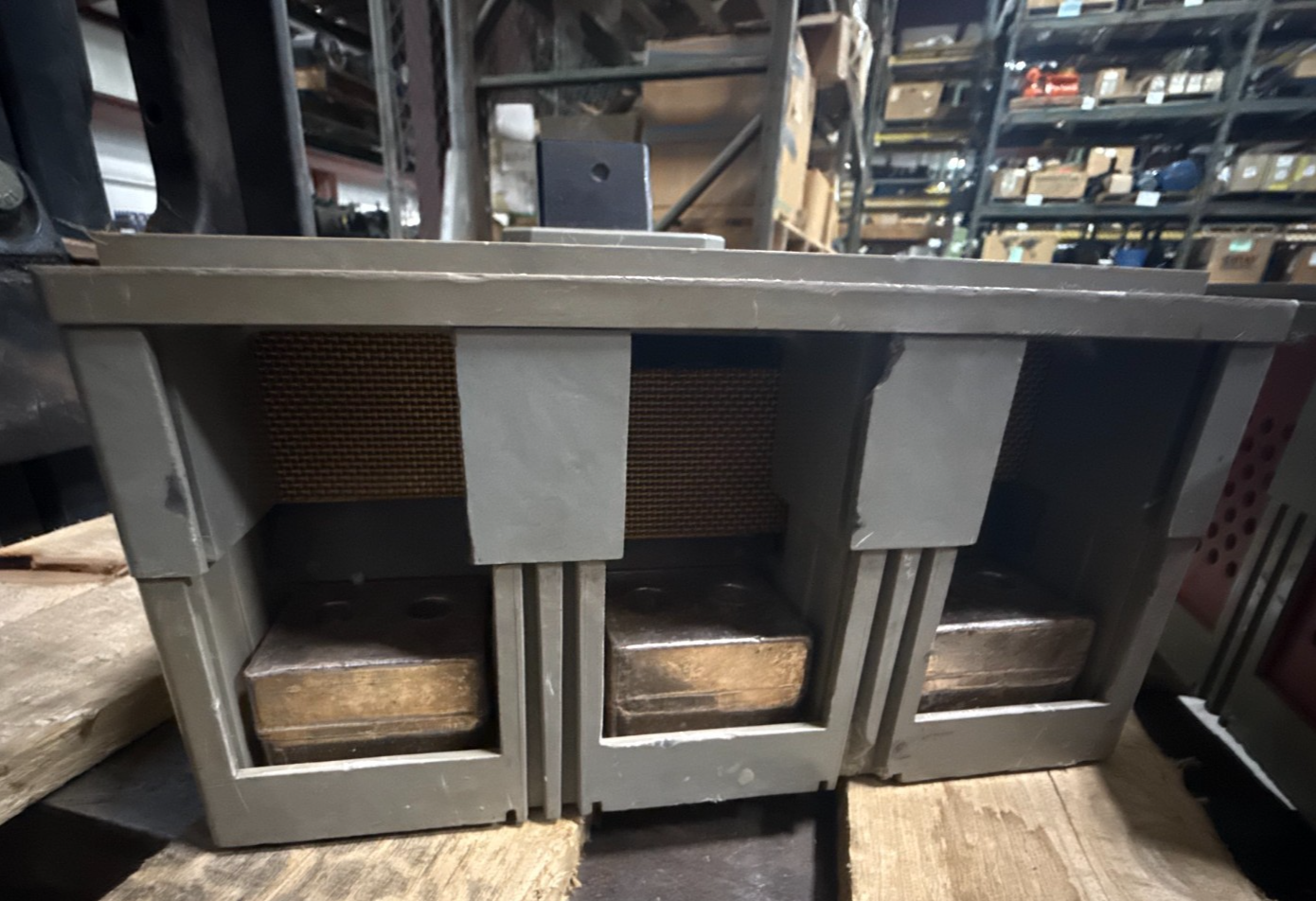 Refurbished ITE 1200 AMP BREAKER 2YU9 MODEL HP3-M1200 TYPE ETM 1200 AMP SHUNT TRIP NO. FRAME